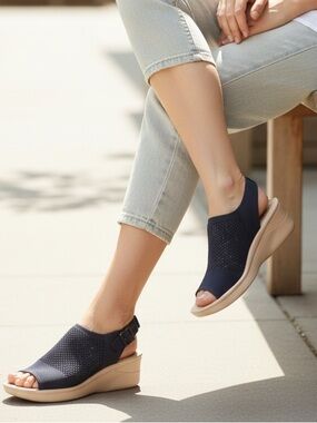 NEW: Bzees size 8.5 navy with a little sparkle slingback